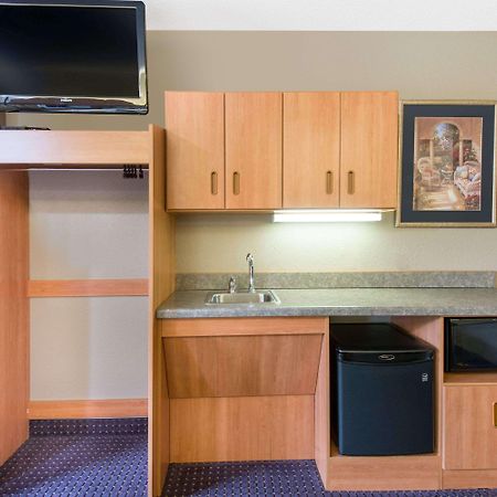 Microtel Inn & Suites By Wyndham Hazelton/Bruceton Mills Εξωτερικό φωτογραφία