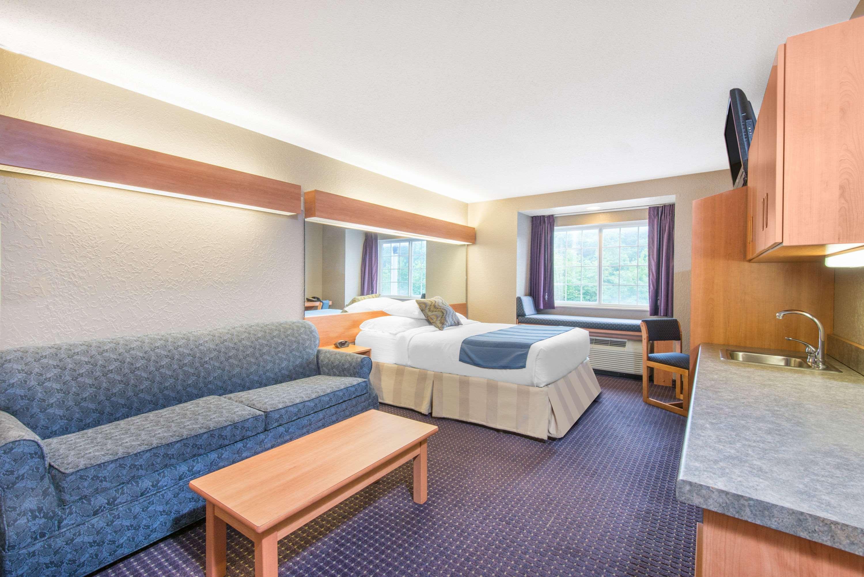 Microtel Inn & Suites By Wyndham Hazelton/Bruceton Mills Εξωτερικό φωτογραφία