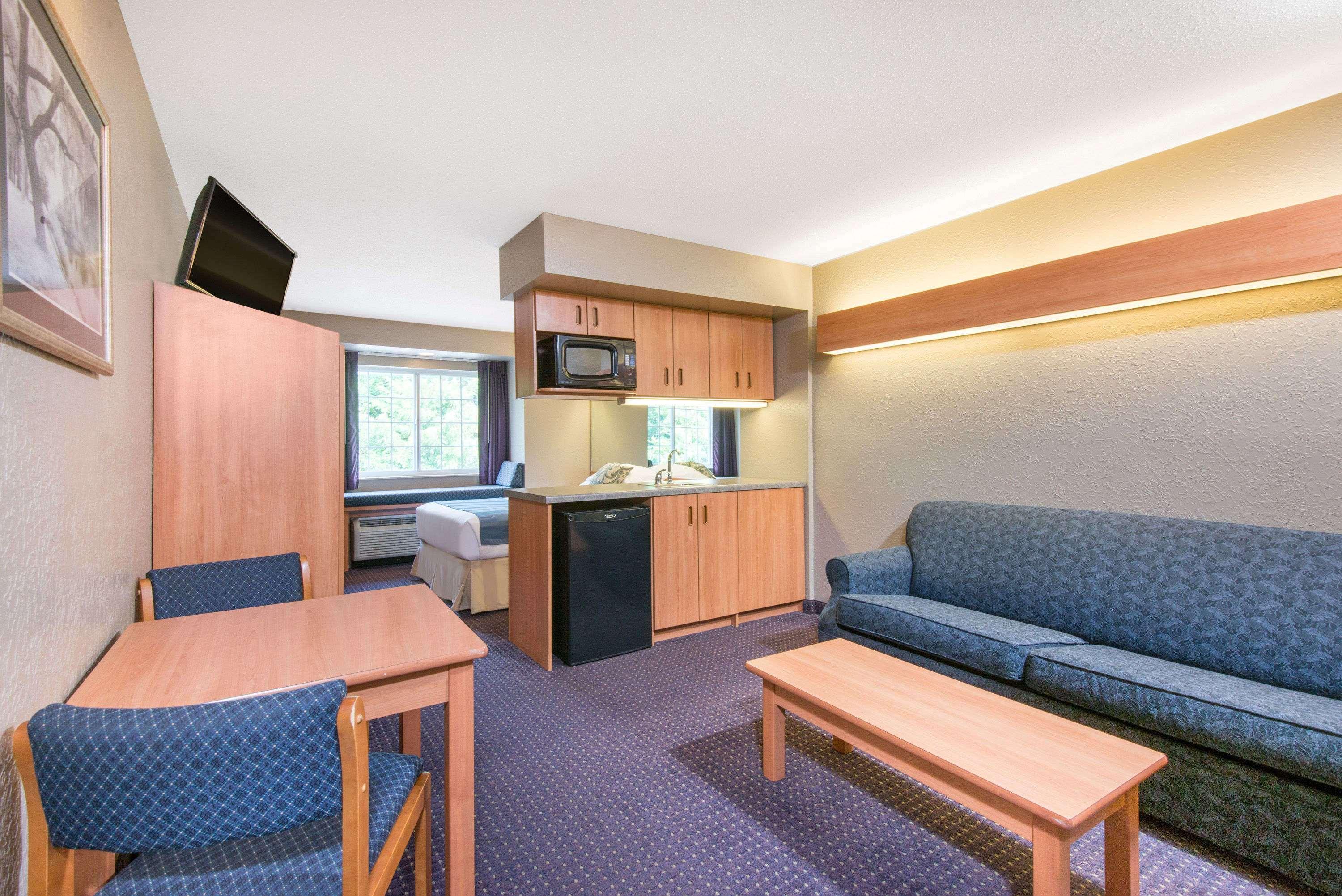 Microtel Inn & Suites By Wyndham Hazelton/Bruceton Mills Εξωτερικό φωτογραφία