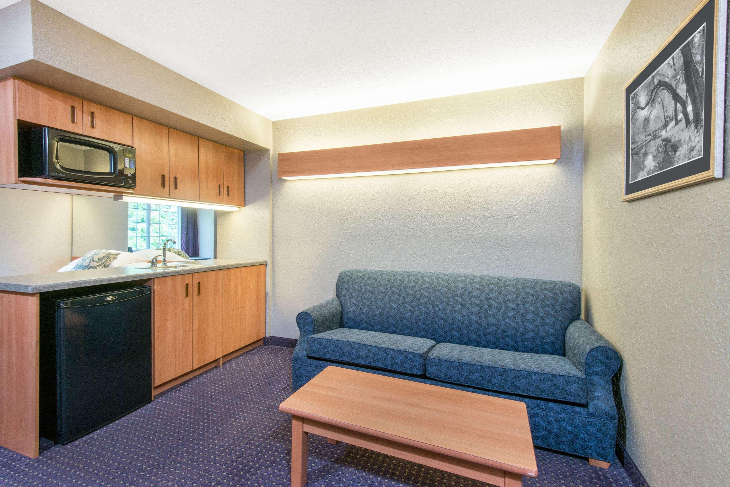 Microtel Inn & Suites By Wyndham Hazelton/Bruceton Mills Εξωτερικό φωτογραφία