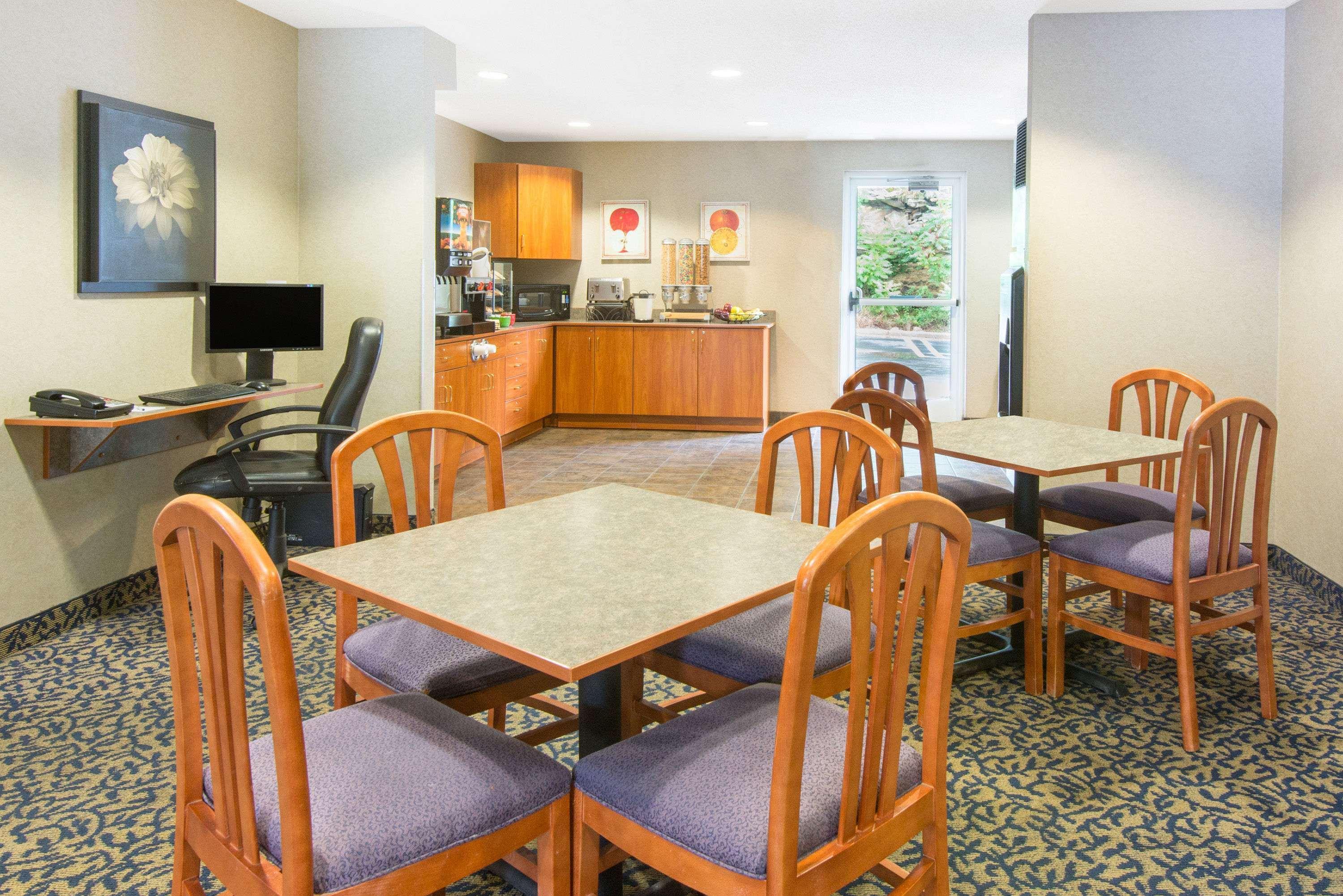 Microtel Inn & Suites By Wyndham Hazelton/Bruceton Mills Εξωτερικό φωτογραφία