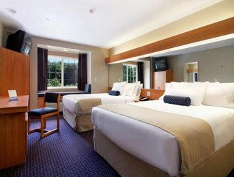Microtel Inn & Suites By Wyndham Hazelton/Bruceton Mills Δωμάτιο φωτογραφία